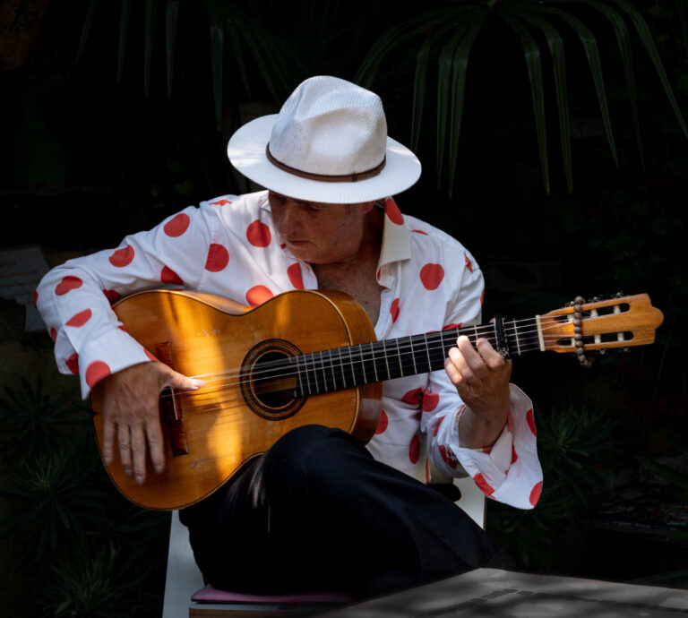 Gipsy flamenco gitaarconcert in Catharinakapel Lemiers — muziek in Zuid-Limburg