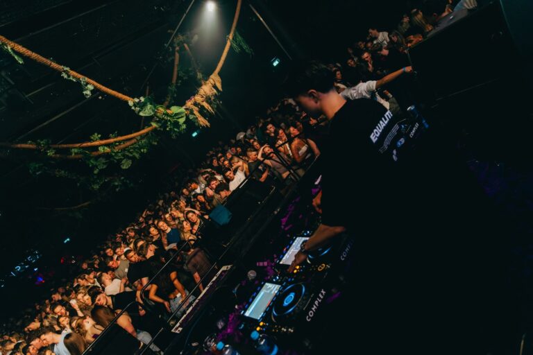 URBN Invites : Jonna Fraser — muziek in Zuid-Limburg